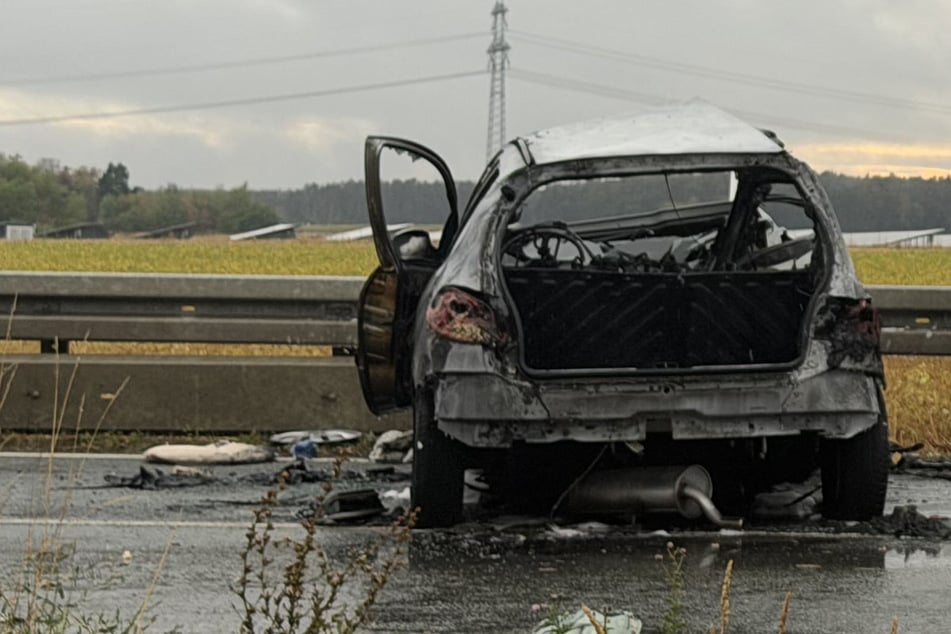 Horror-Unfall in Mittelfranken: Auto geht in Flammen auf, Mutter und Kind sterben