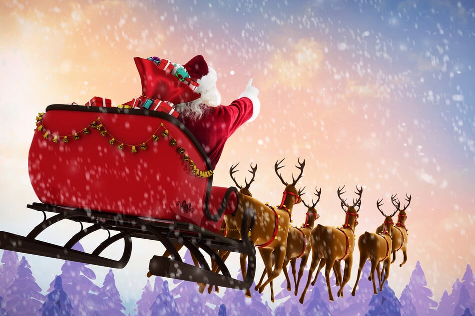 Der Weihnachtsmann und seine Rentiere sind schon auf dem Weg, Geschenke an die artigen Kinder auszuteilen. (Symbolbild)