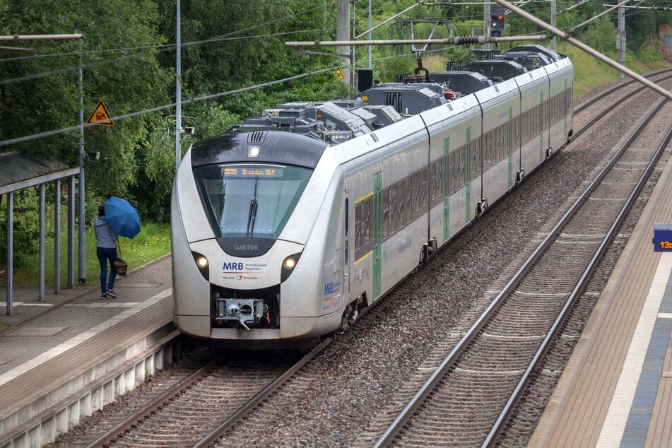 Ein Zug der Mitteldeutschen Regiobahn auf der Strecke Dresden-Chemnitz.