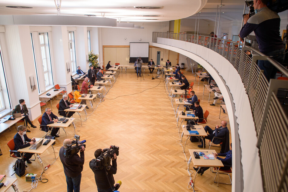 Der Medienausschuss im Magdeburger Landtag hat die Beschlussempfehlung zum Rundfunkbeitrag vertagt.