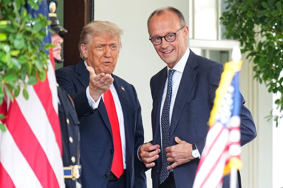 Friedrich Merz (70, CDU, r.) will "mit einer abgestimmten Position" auf Donald Trump (79) zugehen.