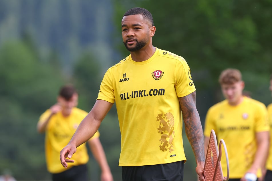 Dynamos Brooklyn Ezeh (25) ist vom Sportgericht des Deutschen Fußball-Bundes (DFB) wegen einer Tätlichkeit für vier Liga-Spiele gesperrt worden.