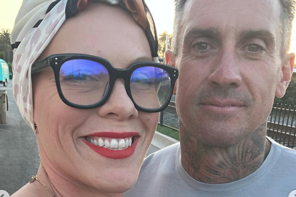 Trotz der Abwesenheit ihres Mannes Carey Hart (50) zieht sie eine positive Bilanz für das neue Jahr.