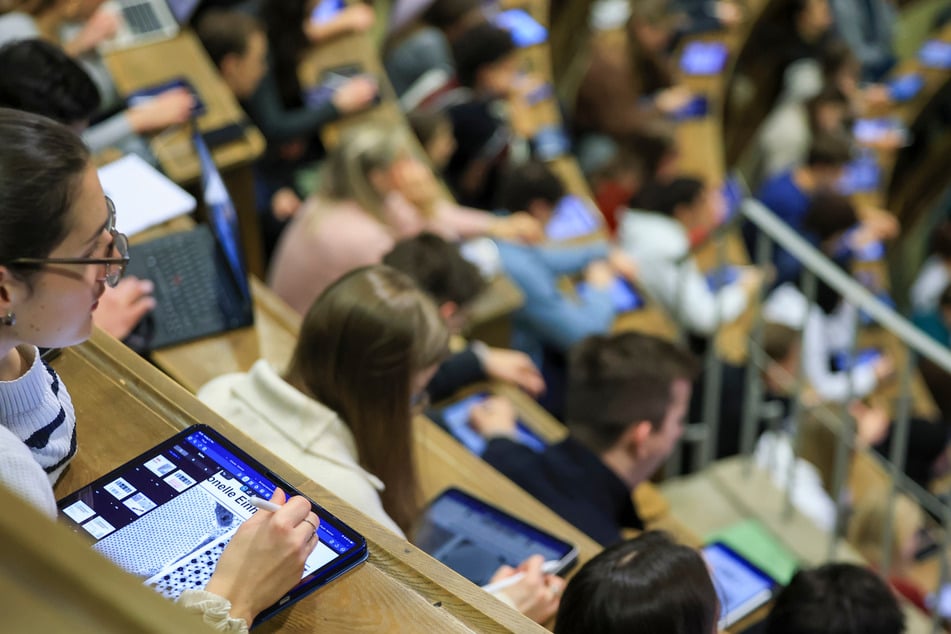 Etwa 42 Prozent der Studierenden bewerten ihr Wohlbefinden als schlecht oder eingeschränkt.