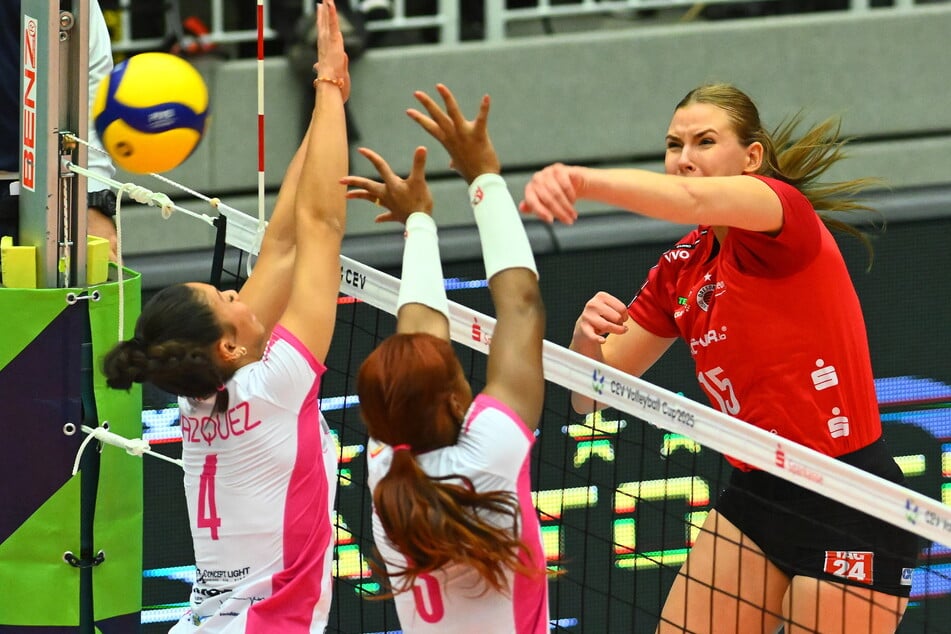 Wiedersehen am Netz: Marta Levinska (24, r.) griff schon vergangene Saison gegen Alondra Vázquez (25, l.) an. Am Donnerstag ist die Puerto-Ricanerin mit ihrem aktuellen Team Mulhouse zu Gast in der Margon Arena.