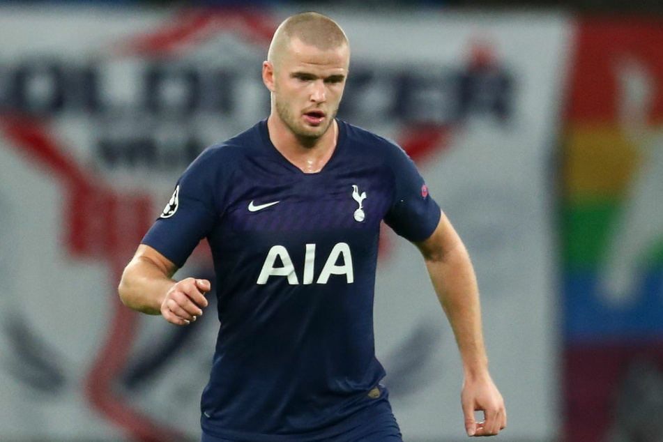 Tottenhams Abwehrchef Eric Dier (27) ist am Sonntag während der Partie gegen Newcastle United auf einen Fan aufmerksam geworden, der dringend medizinische Hilfe benötigte.