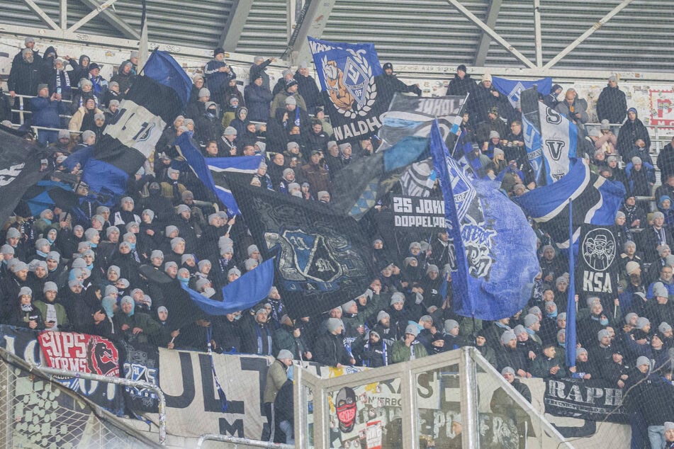 Hunderte Fans waren am Freitagabend aus Mannheim angereist.