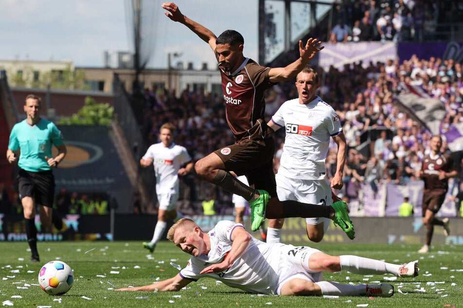 Elias Saad (24, M.) spielte vor eineinhalb Jahren noch Regionalliga, nun marschiert er mit dem FCSP in die Bundesliga.