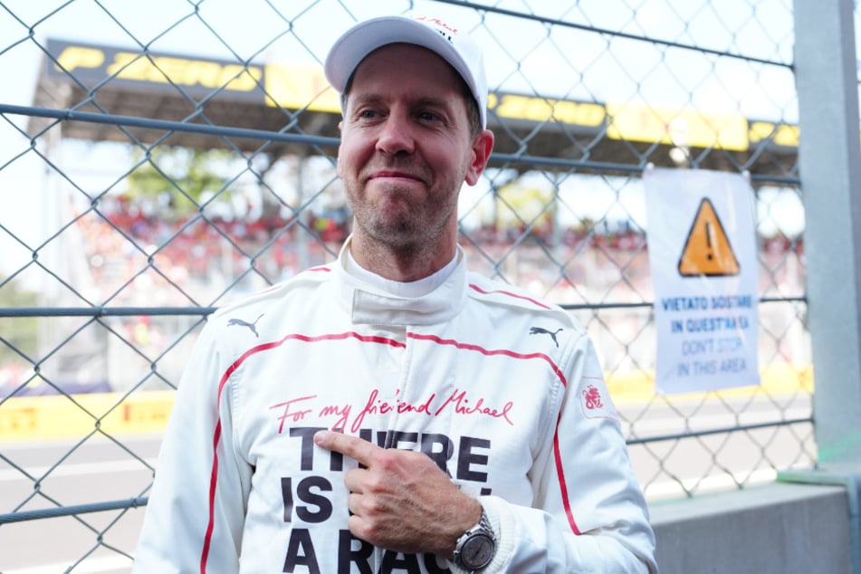 Auf seinem Rennoverall hatte Vettel die Worte "Für meinen Freund Michael" einsticken lassen.