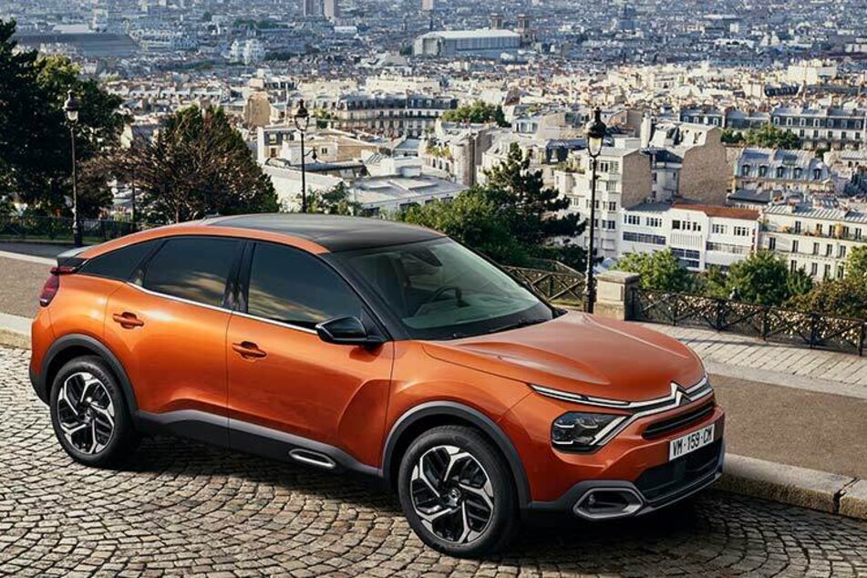 Der neue CITROËN C4 ist ein echter Hingucker. Groß und geräumig und wer will, bekommt ihn mit starkem E-Motor.