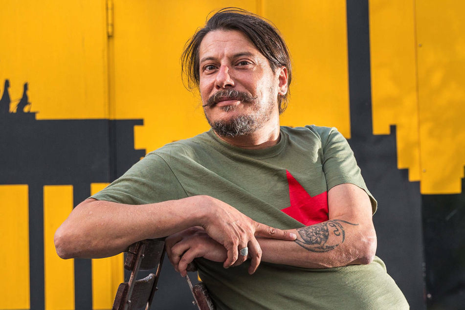 Der regierungskritische türkische Journalist Erk Acarer (49) ist im Juli in Berlin von unbekannten Tätern geschlagen und bedroht worden.