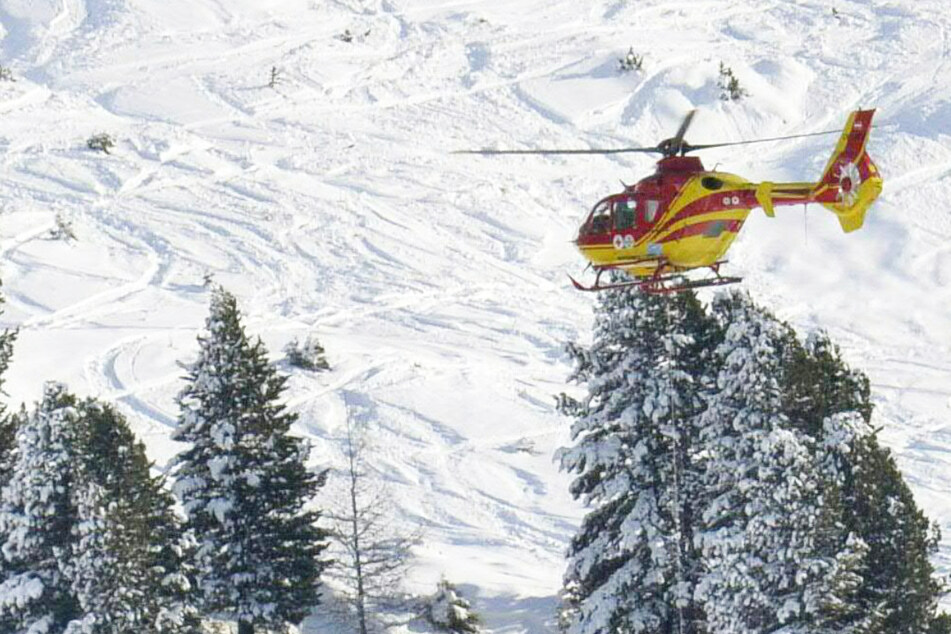 Die 16-Jährige aus Bayern wurde mit einem Hubschrauber in eine Klinik geflogen, erlag in dieser jedoch ihren schweren Verletzungen. (Symbolbild)