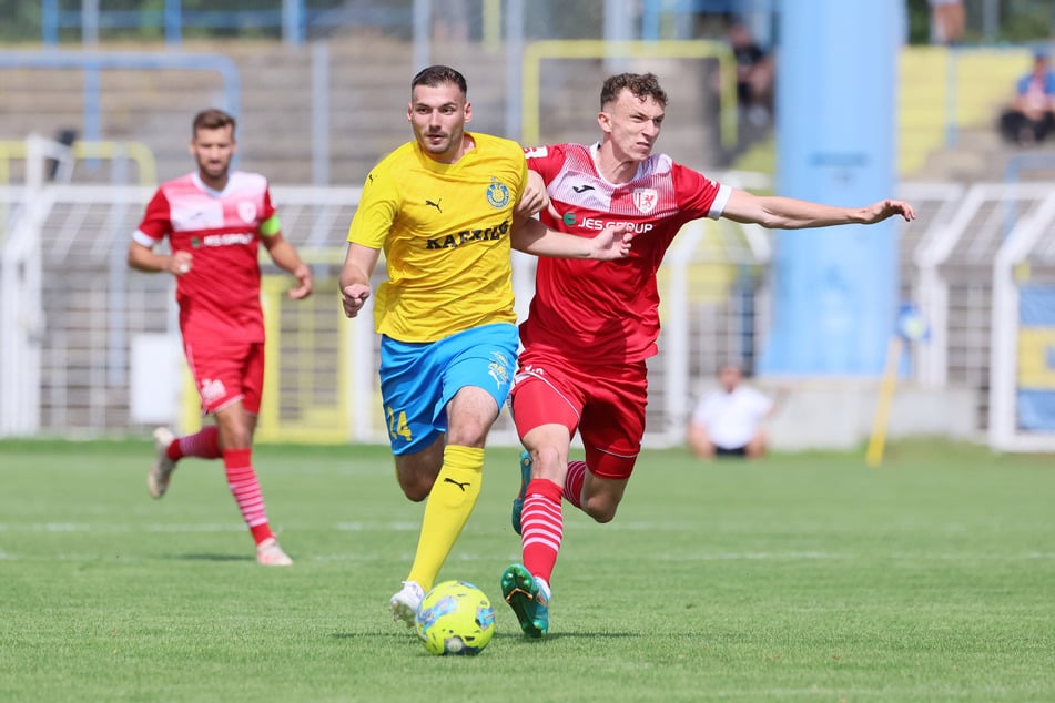 Mittelfeldspieler David Vogt (25, r.) kommt vom Greifswalder FC.