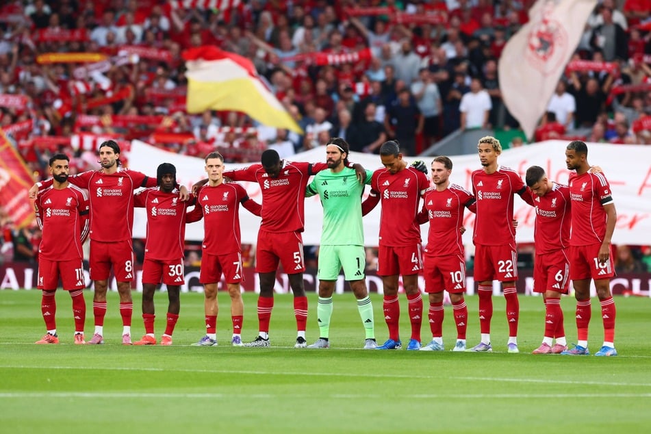 Die Spieler des FC Liverpool während der Schweigeminute.