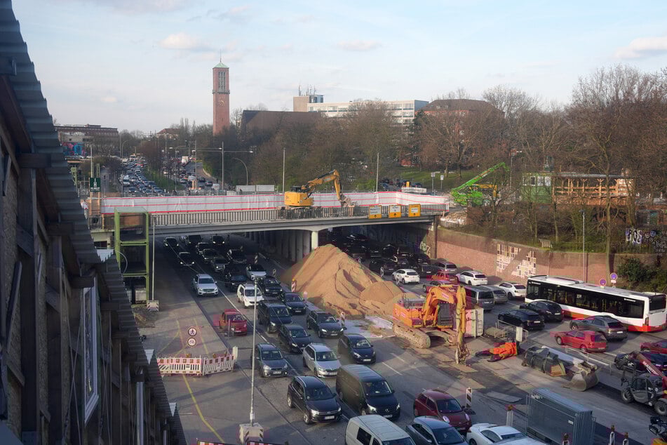 Seit Anfang 2024 wird die Berlinertordammbrücke erneuert. (Archivfoto)