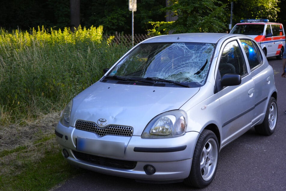 Dieser Toyota war gegen das Rennrad gestoßen.
