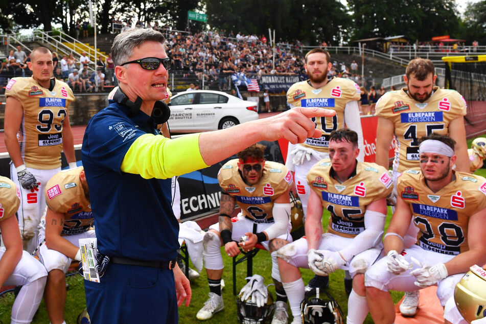 Coach Ulrich Däuber (v.-l.) gab seinen Jungs immer wieder taktische Hinweise - mit Erfolg.