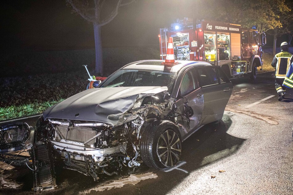 Die schwer verunfallten Fahrzeuge mussten abgeschleppt werden.