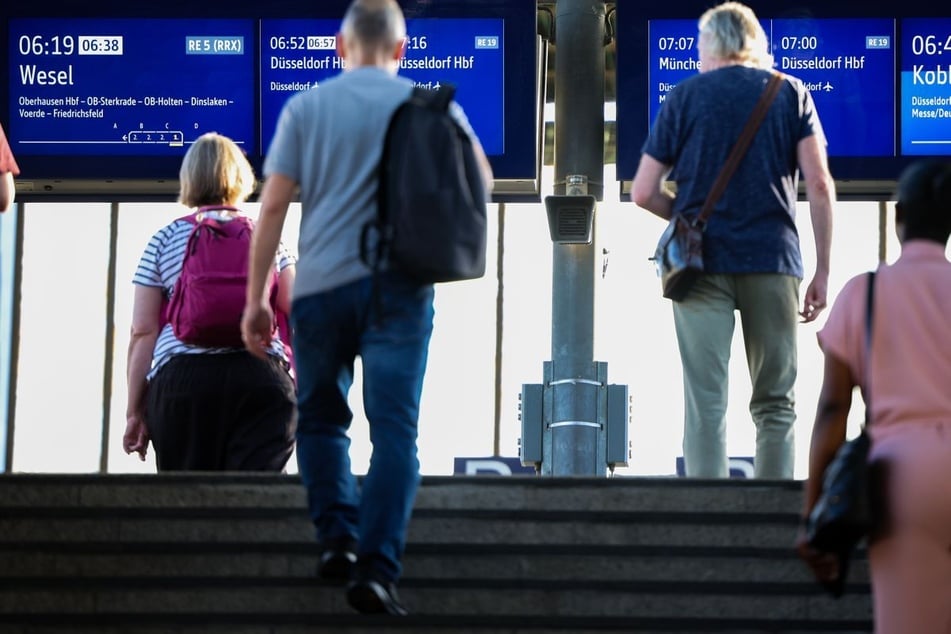 Nach dem bundesweiten Ausfall bei der Deutschen Bahn ist in NRW mit leichten Verspätungen zu rechnen.