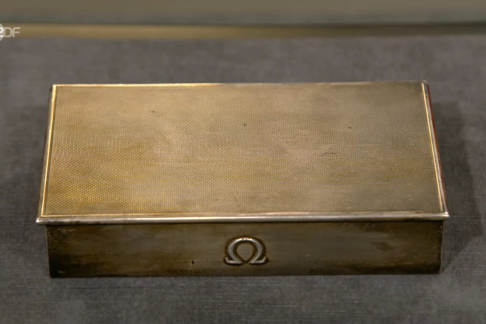 Die Omega-Schatulle wurde 1956 gefertigt und besteht aus 925er Silber.