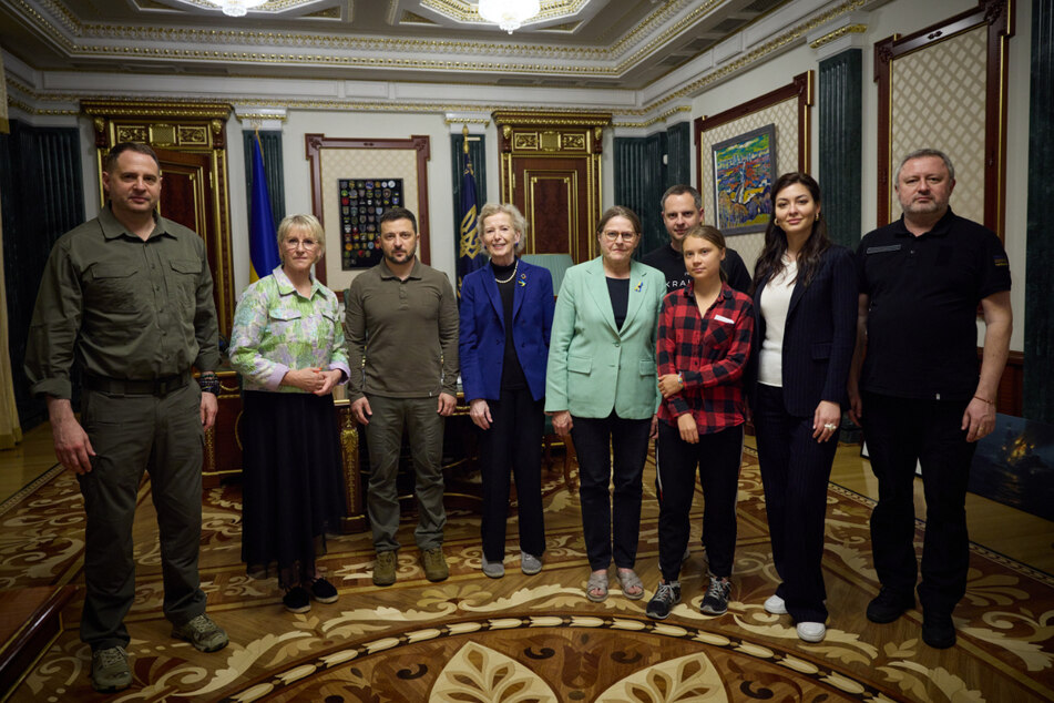 Greta Thunberg (20) wurde zusammen mit Politikern und Diplomaten von Wolodymyr Selenskyj (45) in Kiew empfangen.