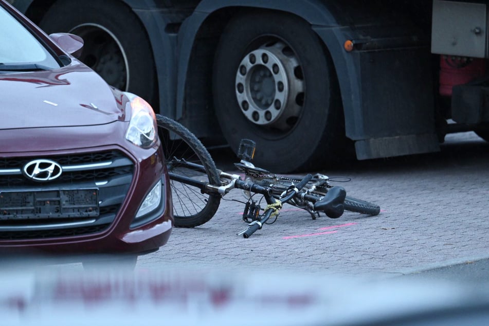 Der Radfahrer (†25) überlebte das Unglück nicht.