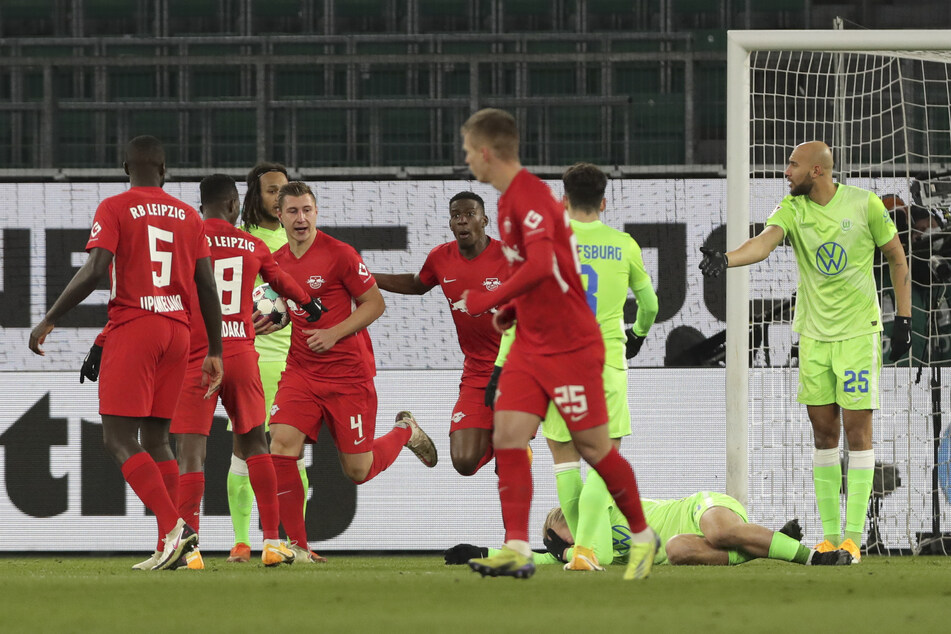 Der Ungar schnappte sich danach das Spielgerät, wollte den Sieg!