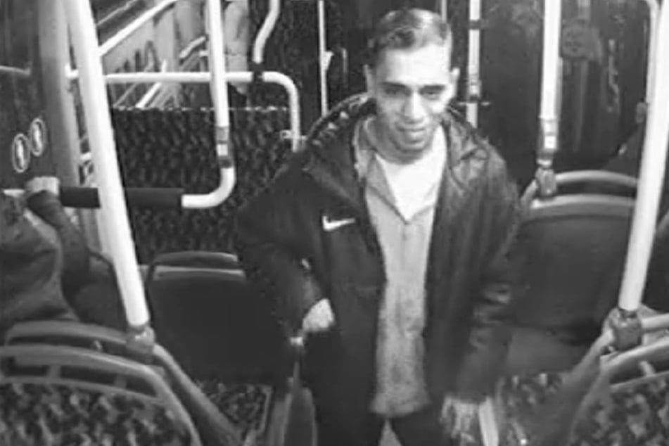 Mit Bildern aus einer Überwachungskamera erhofft sich die Polizei sachdienliche Hinweise zum mutmaßlichen Täter.
