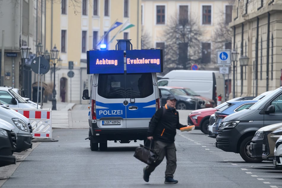 Der Sperrbereich wird nun von der Polizei kontrolliert.