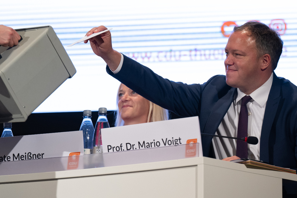 In Pößneck wurde Mario Voigt (45) an die Parteispitze der Thüringer CDU gewählt. Etwas getrübt wurde die Wahl jedoch von den Ermittlungen gegen ihn.