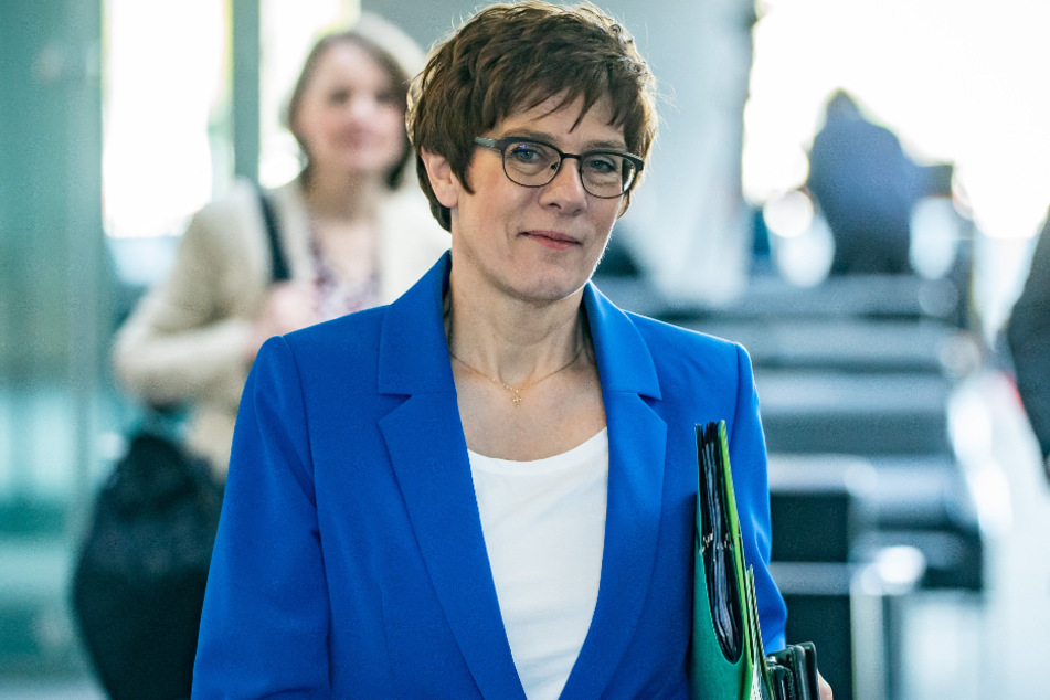 Verteidigungsministerin Annegret Kramp-Karrenbauer (57, CDU).