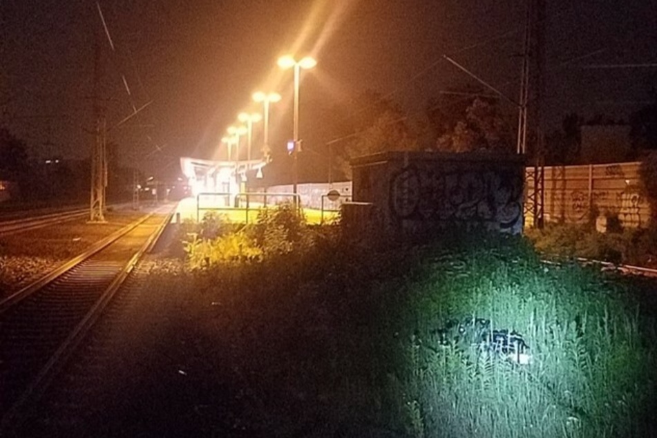 Der Roller wurde neben den Gleisen an der Haltestelle Bahnhof Köln/Porz-Rhein gefunden.