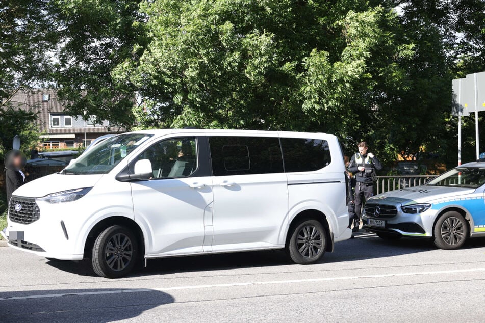 Insassen flüchten nach Unfall auf der A1 und verschwinden spurlos