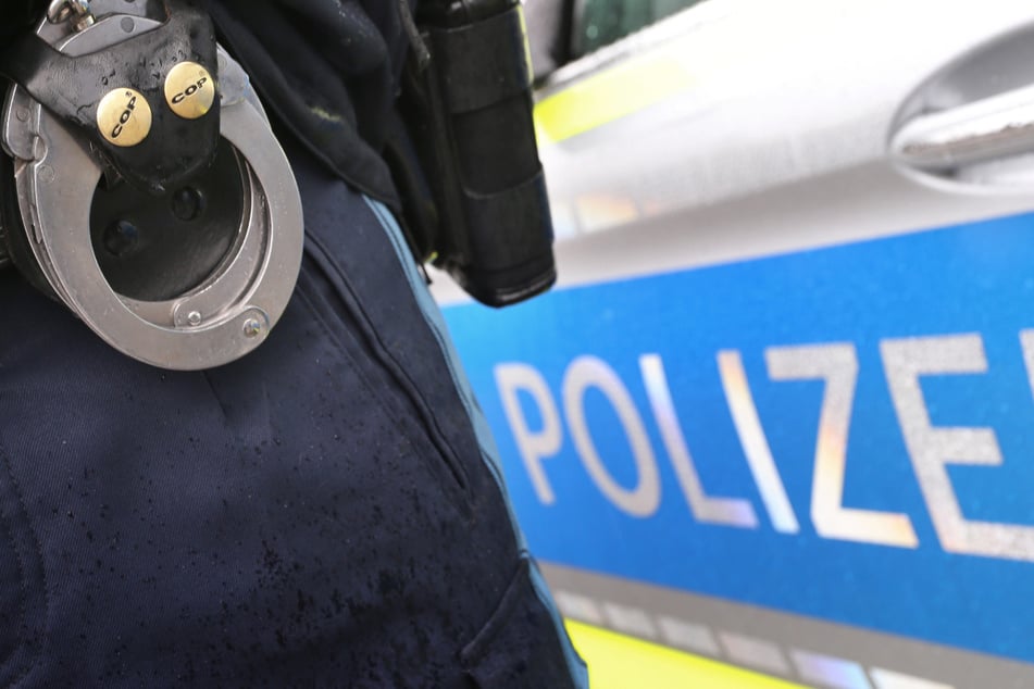 Die Polizei hat in der Nacht zum Donnerstag im Frankfurter Bahnhofsviertel zwei mutmaßliche Diebe auf frischer Tat erwischt. (Symbolfoto)
