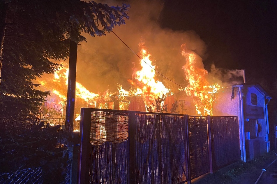 Das ehemalige Vereinshaus brannte lichterloh.