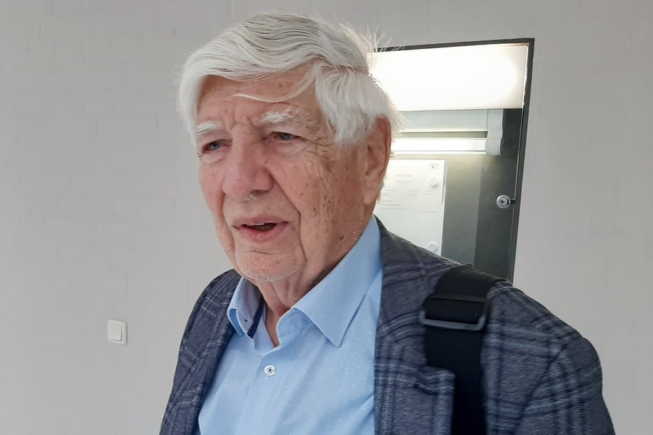 "Man muss es auch mal ein bisschen von der witzigen Seite sehen", sagte der 92-jährige Winkelmann und lacht. Eine Zeit lang habe man doch auch ganz gut zusammengearbeitet - "oder, Herr Lehmann?"