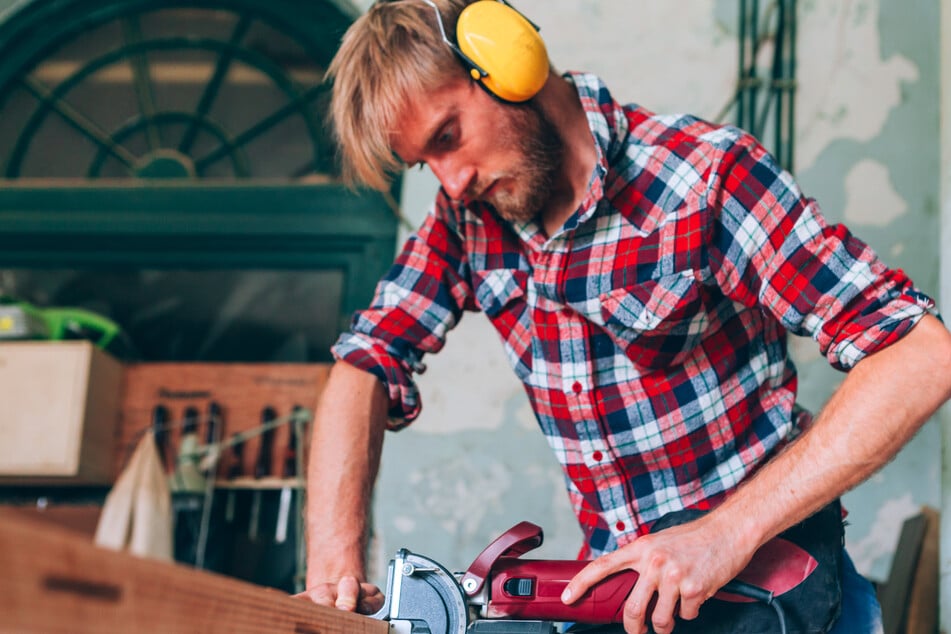 Auf eine Berufsunfähigkeitsversicherung solltet Ihr besser nicht verzichten.