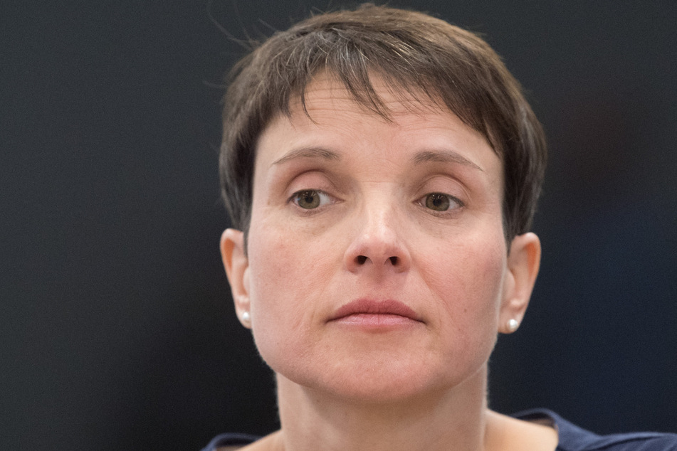 Die ehemalige Bundesvorsitzende Frauke Petry (45) packt über ein Treffen mit einem reichen Spender aus.