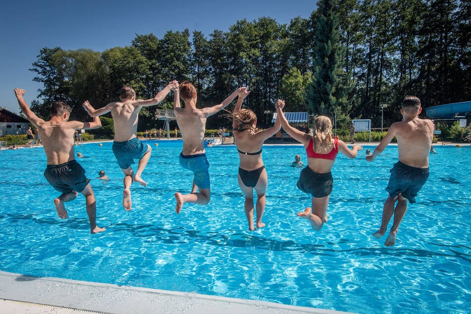 Großer Badespaß erwartet Euch im Freibad Wittgensdorf. (Archivbild)