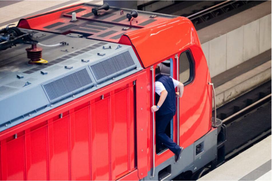 Unter anderem sucht die Deutsche Bahn Lokführer-Azubis. Für den Job werden auch gerne Quereinsteiger genommen. (Symbolbild)
