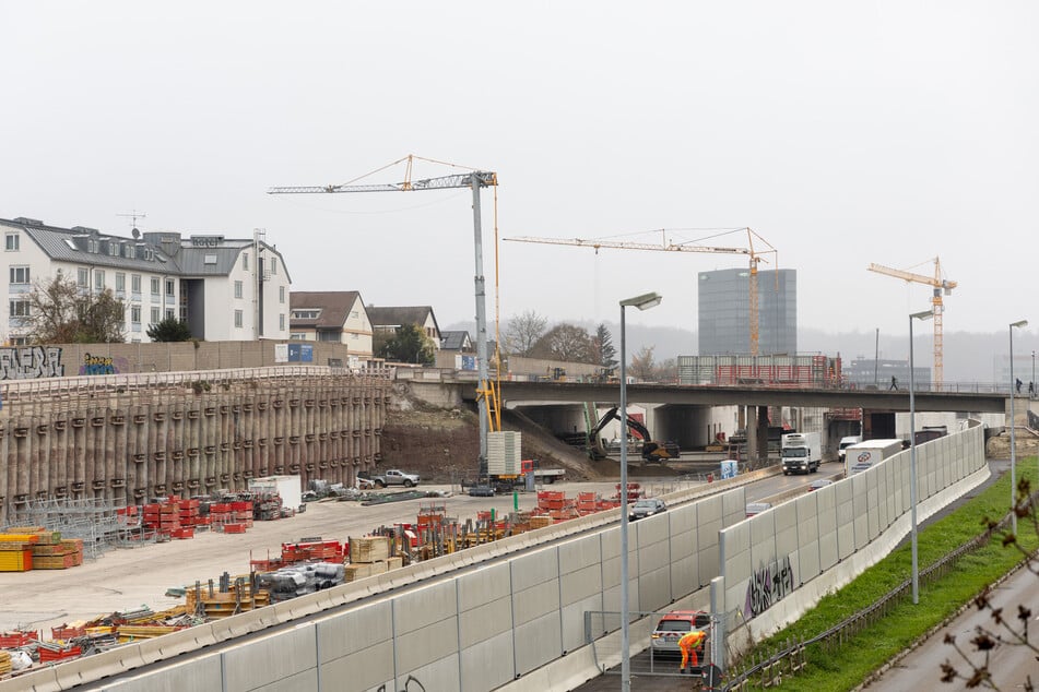 Die querende "Elefantenbrücke" in Sindelfingen muss an der Autobahn angepasst werden.