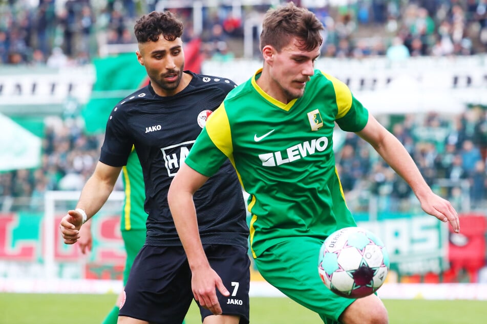 Nader El-Jindaoui (25, l.) erzielte für den Berliner AK 07 in der Saison 2021/22 15 Tore in wettbewerbsübergreifend 39 Einsätzen und gab zudem elf Vorlagen.