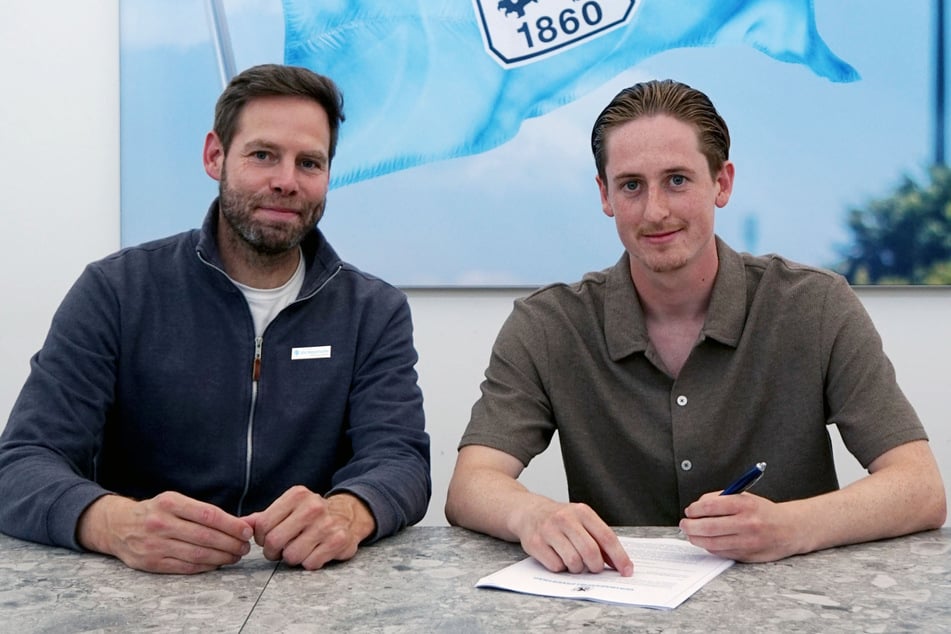 Die Tinte ist trocken. Justin Steinkötter (25, r.) mit Löwen-Geschäftsführer Dr. Christian Werner (44).