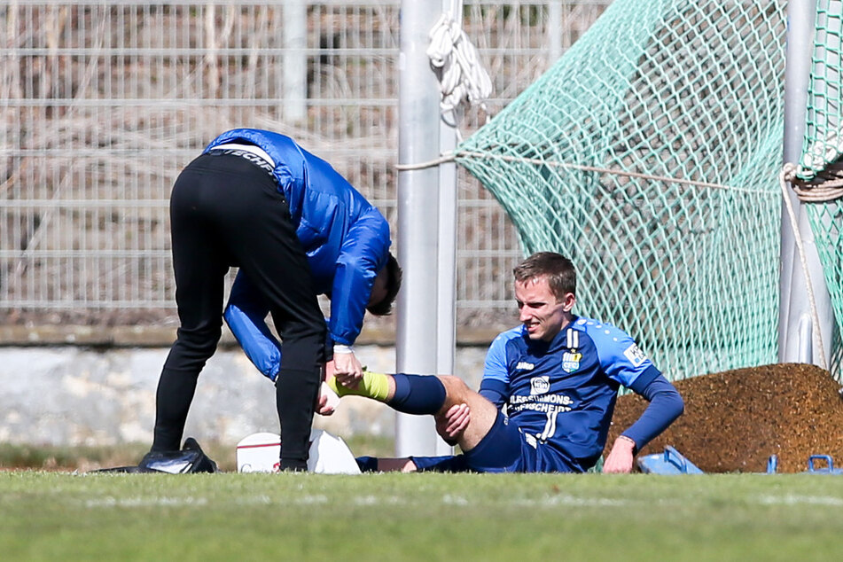 Auch CFC-Spieler Paul Milde (26) verletzte sich. Er fällt wohl länger aus.
