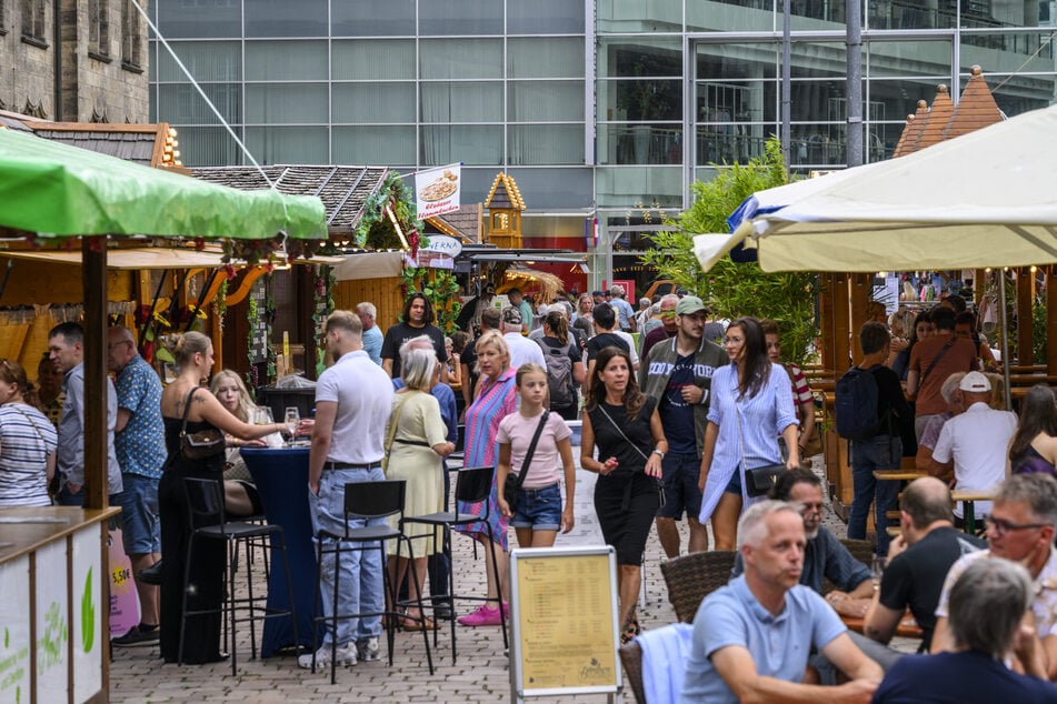 Bisher ist das Weinfest in der Chemnitzer Innenstadt sehr gut besucht.