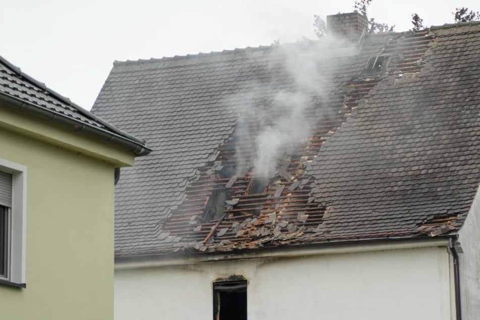 Der Brand brach im ersten Stock des Einfamilienhauses aus.