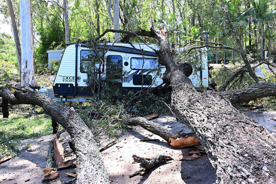 Sturmböen und heftiger Niederschlag richten in Australien Zerstörung an.