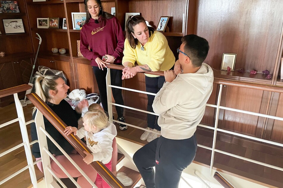 Im Kampf um die Kinderzimmer hat vor allem Jada (hinten l.) das Nachsehen.