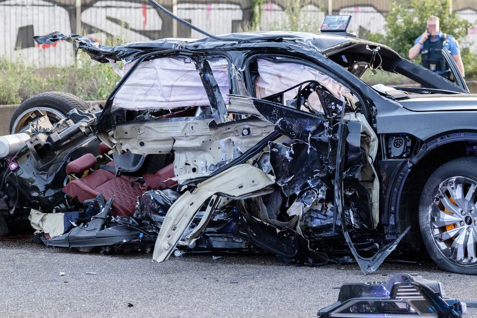 Auf der A3 nahe Frankfurt kam es am frühen Sonntagabend zu einem tödlichen Unfall: Drei Menschen starben!