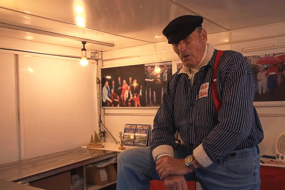 Er ist eine Institution auf dem Hamburg Fischmarkt: Auch mit 86 Jahren denkt Marktschreier Aale-Dieter noch lange nicht ans Aufhören.